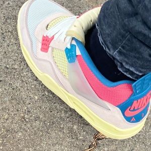 I only wear them twice still looks new comes with box